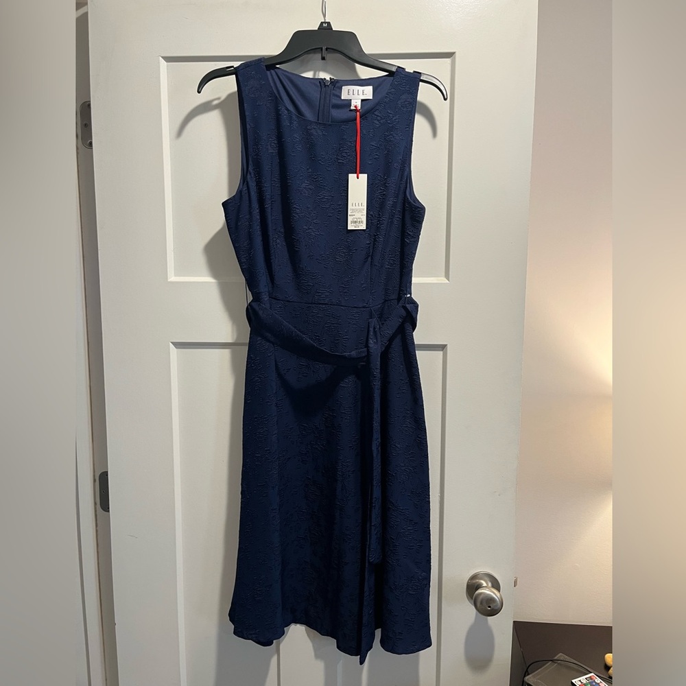 Elegant Navy Blue Sleeveless Dress